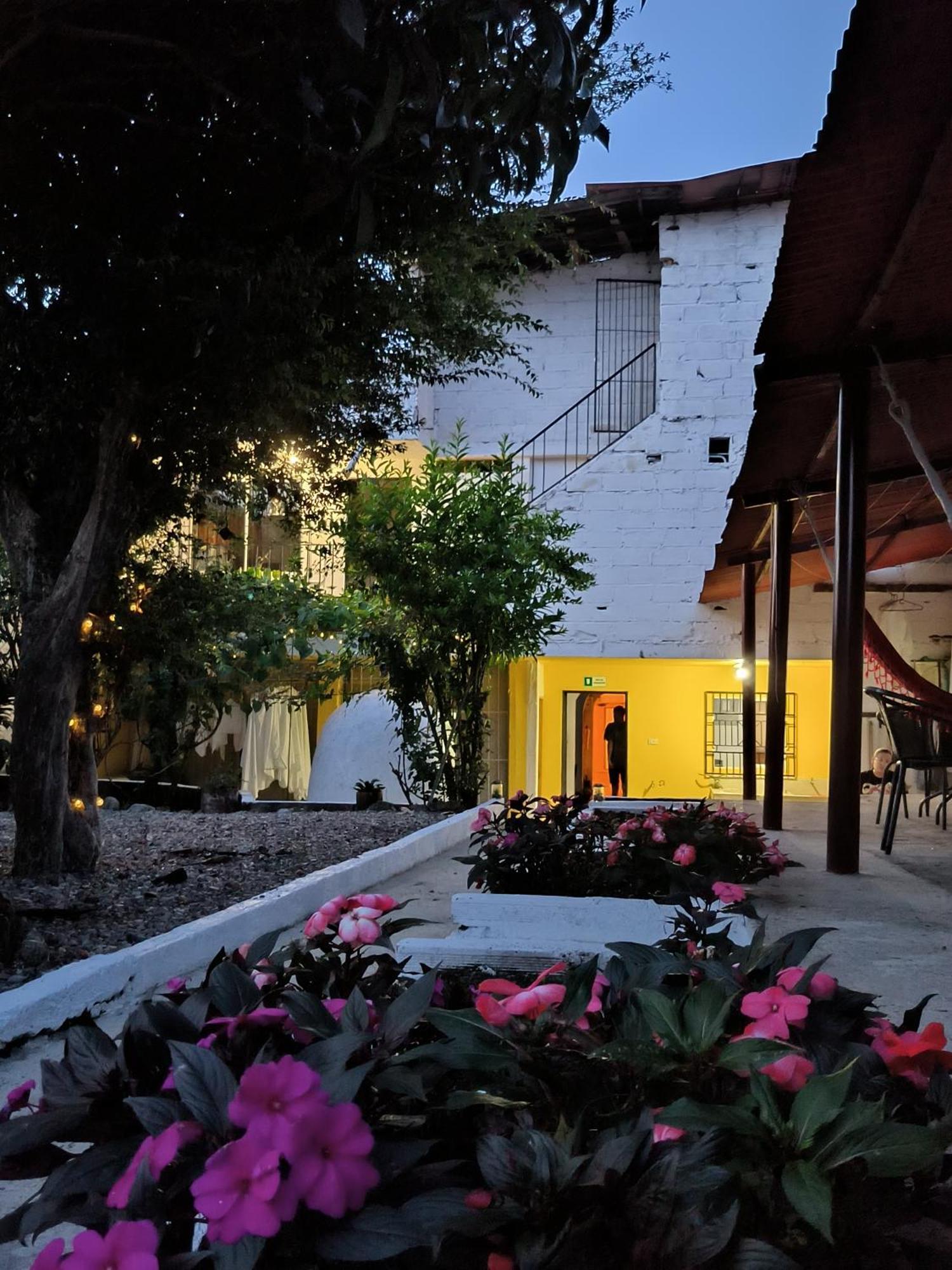 Magic Jardin Hostel - Patio, Balcony & Rooftop Luaran gambar