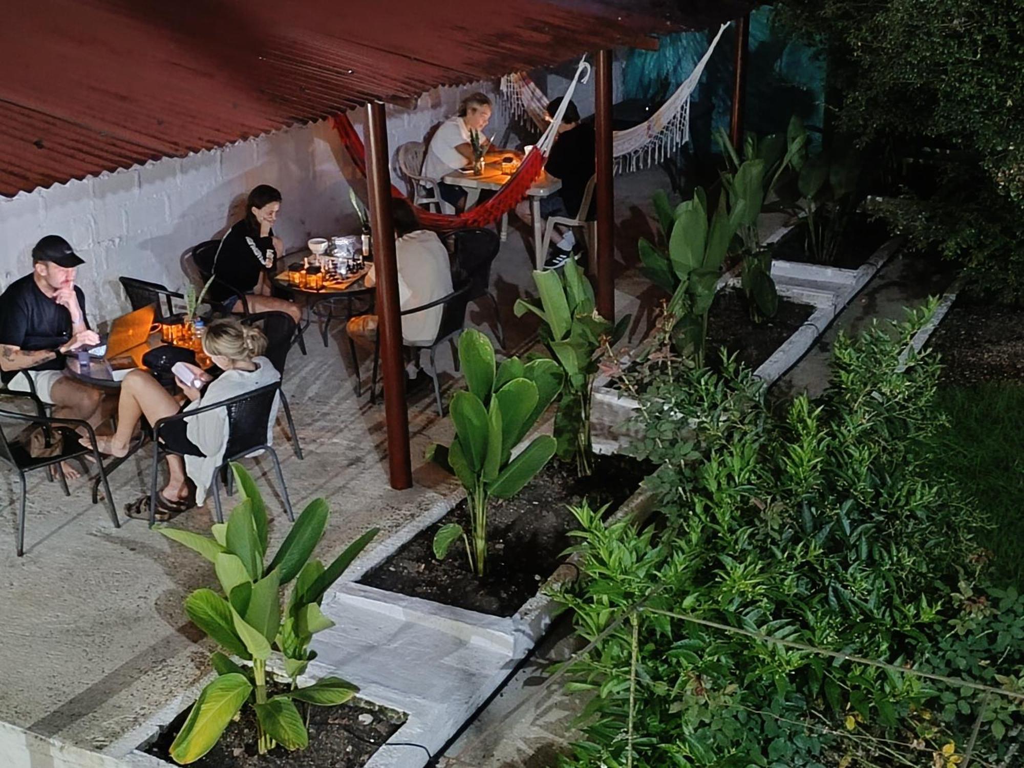 Magic Jardin Hostel - Patio, Balcony & Rooftop Luaran gambar